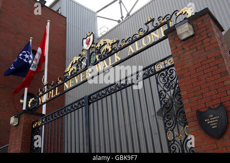 Soccer - UEFA Champions League - Quarti di Finale - Prima tappa - Liverpool v Chelsea - Liverpool Formazione - Hillsborough Memorial Foto Stock