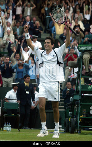 Tennis - Wimbledon 2004 - quarto round - Tim Henman v Mark PHILIPPOUSSIS Foto Stock