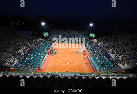 Tennis - ATP World Tour Masters - Nikolay Davydenko / Andy Murray - Monte-Carlo. Andy Murray della Gran Bretagna gioca la sua partita contro Nikolay Davydenko della Russia sotto i riflettori di Monte Carlo Foto Stock