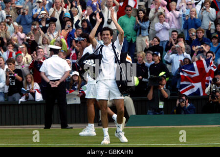 Tennis - Wimbledon 2004 - quarto round - Tim Henman v Mark PHILIPPOUSSIS Foto Stock