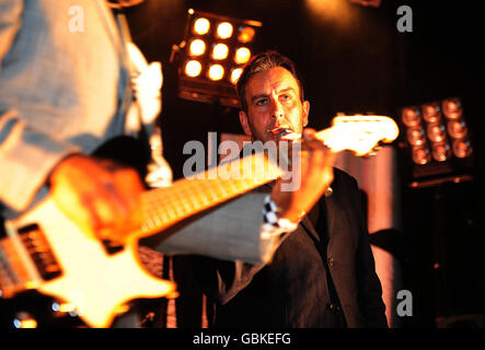 Terry Hall of the Specials in concerto la prima notte del loro tour nel Regno Unito presso l'Accademia O2 a Newcastle. Foto Stock