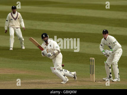 Cricket - Liverpool Victoria County Championship - Divisione uno - giorno due - Somerset v Durham - The County Ground. Dale Benkenstein di Durham in battuta d'azione Foto Stock