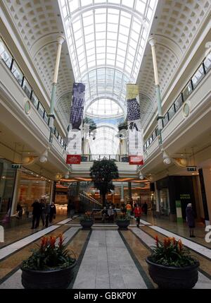 Una vista generale dell'interno del Trafford Centre di Manchester. Foto Stock