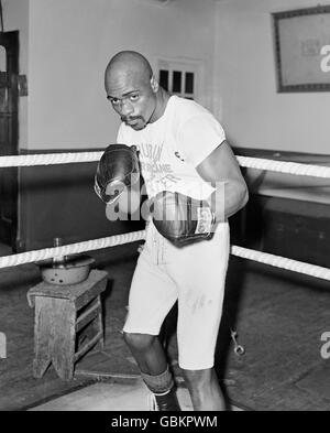 Pugilato. Rubin carter allenandosi nella palestra di Joe Bloom in preparazione alla sua lotta contro Harry Scott alla Royal Albert Hall Foto Stock