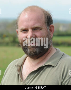 Agricoltore gigante porta il bestiame in Gran Bretagna Foto Stock