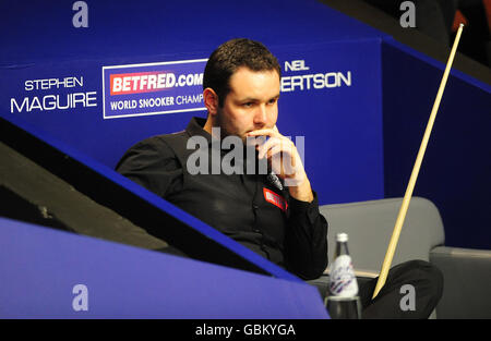 Stephen Maguire in poltrona durante il Campionato Mondiale di Snooker Betfred.com al Crucible Theatre di Sheffield. Foto Stock