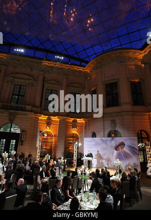 Il Principe del Galles ha tenuto un discorso durante il Sustainability Awards 2009 al Museo storico tedesco di Berlino, Germania. Foto Stock