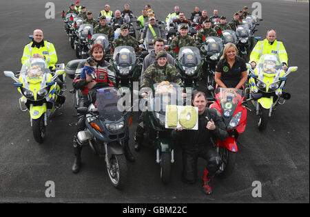 L'incontro dei motociclisti a Cathal Brugha Barracks, Rathmines a Dublino, dove è stato annunciato che i troopers della Defence Forces Presidential Motorcycle Escort of Honor parteciperanno alla decima edizione della corsa motociclistica annuale in tutta l'Irlanda in agosto. Foto Stock