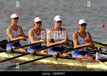 (L-R) Alison Mowbray in Gran Bretagna, Debbie Flood, Frances Houghton e Rebecca Romero in azione questa mattina Foto Stock