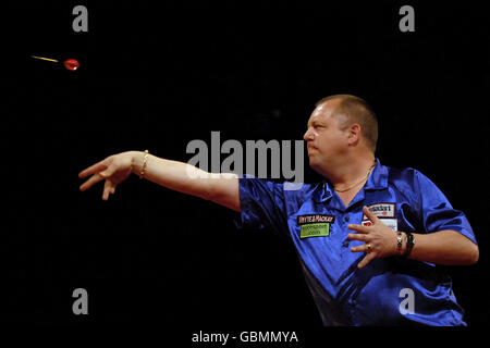 Freccette - Whyte & Mackay Premier League - National Ice Center - Nottingham. Mervyn King in azione Foto Stock