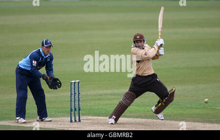 Mark Ramprakash di Surrey sulla sua strada per un inning di 121 contro Gloucestershire. Foto Stock