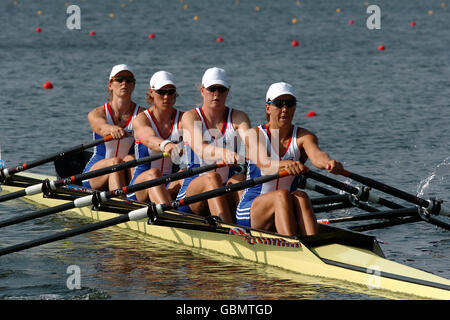 (L-R) Alison Mowbray in Gran Bretagna, Debbie Flood, Frances Houghton e Rebecca Romero in azione questa mattina Foto Stock