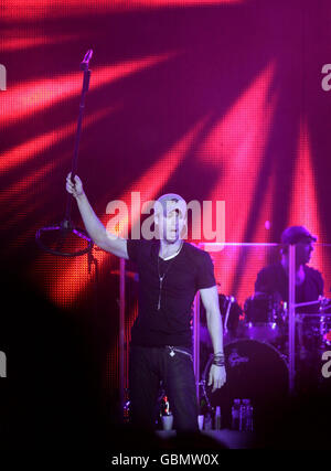 Enrique Iglesias suona alla 02 Arena di Greenwich, Londra. Foto Stock