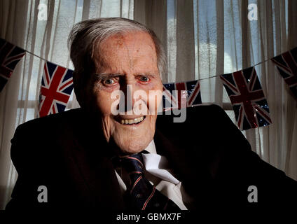 Olimpiadi - la Gran Bretagna è più antico Olympian Godfrey Rampling festeggia il suo centesimo compleanno - Bushey House Foto Stock