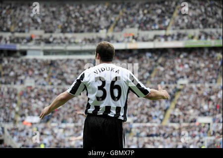 Calcio - Barclays Premier League - Newcastle United v Fulham - St James' Park. Mark Vivuka di Newcastle si appella dopo che il suo obiettivo era stato sconsentito durante la partita della Barclays Premier League al St James' Park, Newcastle. Foto Stock