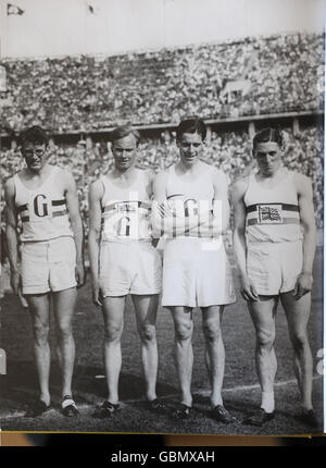 Olimpiadi - il più antico rampino olimpico della Gran Bretagna celebra il suo centesimo compleanno - Bushey House. Un'immagine raccolta che mostra Godfrey Rampling (seconda destra) in competizione nei Giochi di Berlino del 1936. Foto Stock