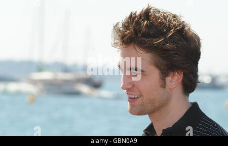 Robert Pattinson partecipa a una fotocellula per il nuovo film New Moon sul molo Majestic a Cannes, Francia. Foto Stock