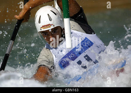 Canoa - Giochi Olimpici di Atene 2004 - Kayak Kayak singolo uomo - finale. La francese Fabien Lefevre in azione Foto Stock