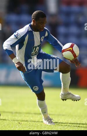 Calcio - Barclays Premier League - Wigan Athletic v Bolton Wanderers - JJB Stadium. Charles N'Zoghia, Wigan Athletic Foto Stock