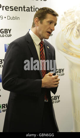 Will Greenwood briefing la stampa durante la gara di appalto della Coppa del mondo di Rugby Union 2015/2019 al Royal College of Physicians of Ireland, a Dublino. Foto Stock