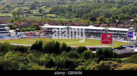 Una vista dell'Inghilterra che gioca le Indie Occidentali, come visto dal castello di Lumley, durante il secondo test match Npower al Riverside, Chester-le-Street, Durham. Foto Stock