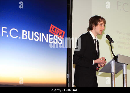 Calcio - Seminario di sviluppo di giocatori e allenamenti - Banks's Stadium - Walsall. Relatori sul palco del seminario di sviluppo di FC Business Player and Coach Foto Stock