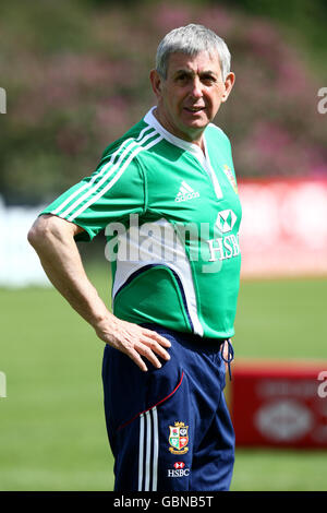 Rugby Union - sessione di formazione Lions britannici e irlandesi - Penny Hill Park. Ian McGeechan, allenatore dei Lions britannici e irlandesi Foto Stock