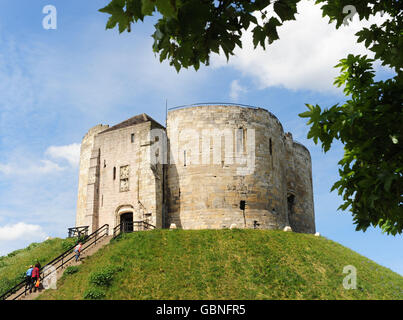 Stock - Clifford's Tower. Una vista generale della Clifford's Tower, York, North Yorkshire. Foto Stock