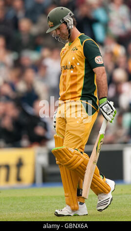 Il capitano australiano Ricky Ponting lascia il campo dopo essere stato licenziato da Jerome Taylor delle Indie Occidentali durante la partita ICC World Twenty20 al Brit Oval di Londra. Foto Stock