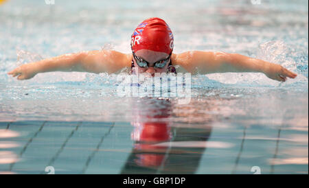 La Gran Bretagna Eleanor Simmonds compete nella farfalla 50M durante l'International Open Swimming al Aquatic Centre di Manchester. Foto Stock