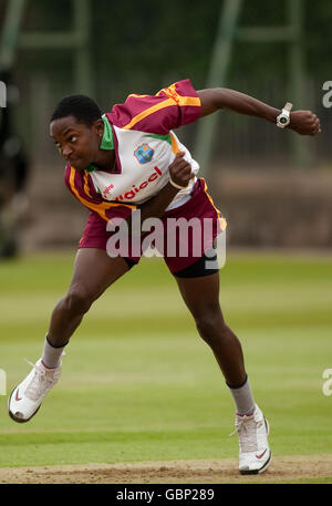 Cricket - Third NatWest un giorno Internazionale - West Indies Nets Session - Edgbaston. Fidel Edwards delle Indie Occidentali durante una sessione di reti a Edgbaston, Birmingham. Foto Stock