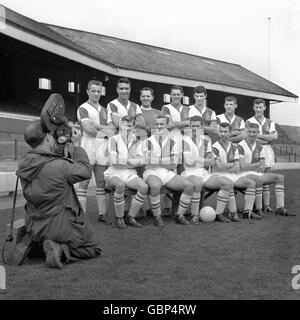 I giocatori di Blackburn Rovers, che incontrano Wolverhampton Wanderers nella finale della fa Cup a Wembley. Da sinistra a destra, fila posteriore; John Bray, Matt Woods, Harry Leyland, Louis Bimpson, Derek Dougan David Whelan, Mick McGrath. Prima fila: Edward Thomas, Peter Dobing, Ronnie Clayton (capitano di Blackburn e Inghilterra), Bryan Douglas e Ally MacLeod. Foto Stock