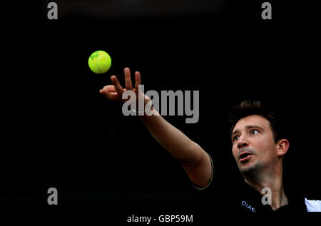 Alex Bogdanovic della Gran Bretagna in azione contro Tatsuma Ito del Giappone durante il Nottingham Open al Nottingham Tennis Center, Nottingham. Foto Stock