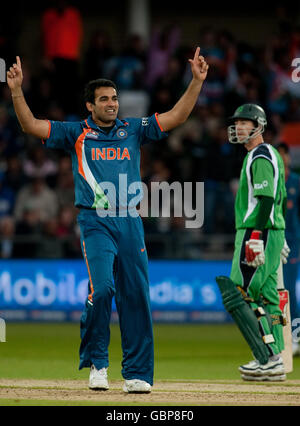 Zaheer Khan in India festeggia il licenziamento di Andrew White in Irlanda durante la partita ICC World Twenty20 a Trent Bridge, Nottingham. Foto Stock