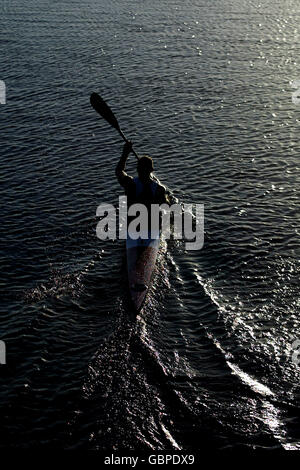 Canoa - Giochi Olimpici di Atene 2004 - Flatwater Racing. Azione generica al sole del mattino Foto Stock