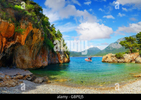 Incredibile laguna con la barca da soli Foto Stock