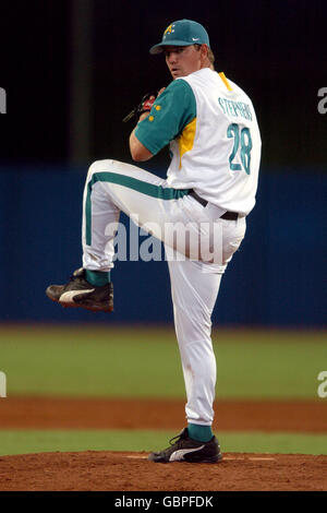 Baseball - Giochi Olimpici di Atene 2004 - Baseball maschile - finale - Australia / Cuba. Il lanciatore australiano John Stephens in azione Foto Stock