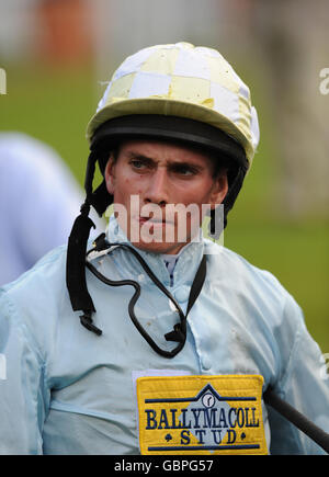 Corse di cavalli - Blue Square Brigadier Gerard sera - Sandown Park. Jockey Ryan Moore Foto Stock