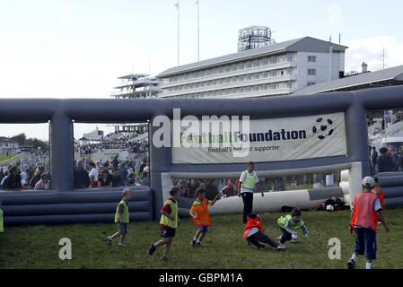 Horse Racing - Gare di Epsom - Giornata della Famiglia Foto Stock