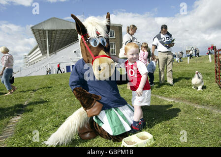 Horse Racing - Gare di Epsom - Giornata della Famiglia Foto Stock