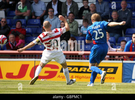 Calcio - Clydesdale Bank Scottish Premier League - Inverness Caledonian Thistle / Hamilton Academical - Tulloch Caledonian St.. Inverness Caledonian Thistle's Richie Foran celebra il traguardo di apertura Foto Stock