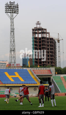 Calcio - Coppa del Mondo FIFA 2010 - turno di qualificazione - Gruppo sei - Kazakistan v Inghilterra - Inghilterra sessione di formazione - Central Stadium Foto Stock