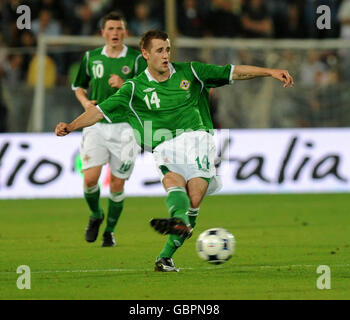 Niall McGinn dell'Irlanda del Nord in azione durante l'International friendly all'Arena Garibaldi Stadium di Pisa, Italia. Foto Stock