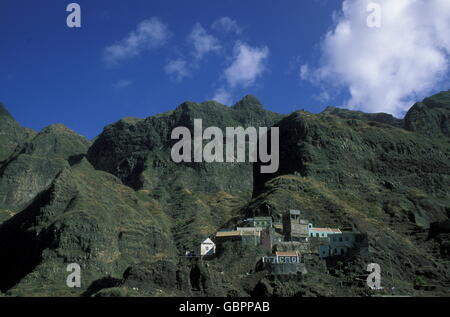 Il villaggio di Fontainas vicino a Ribeira Grande sull'isola di Santo Antao in Cape Berde nell'Oceano Atlantico in Africa. Foto Stock