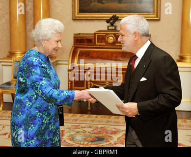La regina riceve i rappresentanti a Buckingham Palace Foto Stock