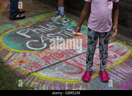 San Paolo, Minnesota, Stati Uniti d'America. 7 Luglio, 2016. Un disegno di gesso di fronte alla residenza del governatore di St. Paul, Minnesota, il giorno dopo Philando Castiglia fu ucciso dalla polizia. Credito: Gina Kelly / Alamy Live News Feed Foto Stock