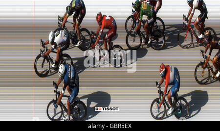 07.07.2016. Arpajon sur cere a Montauban, Francia. CAVENDISH Mark GBR) Rider della dimensione dei dati, KITTEL Marcel (GER) pilota del ETIXX - QUICK STEP, MCLAY Daniel (GBR) pilota del FORTUNEO - vitale concetto, KRISTOFF Alexander (NOR) pilota del TEAM KATUSHA, LAPORTE Christophe (FRA) Rider della Cofidis, SOLUZIONI CREDITS, SAGAN Peter (SVK) pilota del TINKOFF, GROENEWEGEN Dylan (NED) pilota del TEAM LOTTO NL - JUMBO, THEUNS Edward (BEL) pilota del TREK - SEGAFREDO, COQUARD Bryan (FRA) pilota del DIRECT ENERGIE Credit: Azione Plus immagini di sport/Alamy Live News Foto Stock