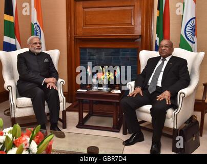 Pretoria, Sud Africa. 08 Luglio, 2016. Primo Ministro indiano Narendra modi nel corso di un incontro bilaterale con il Presidente sudafricano Jacob Zuma al Union Building Luglio 8, 2016 a Pretoria, Sud Africa. Modi è la seconda tappa di una nazione quattro tour di Africa. Credito: Planetpix/Alamy Live News Foto Stock