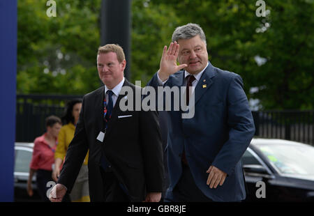 Varsavia, Polonia. 08 Luglio, 2016. Presidente dell'Ucraina Petro Poroshenko assiste la NATO due giorni del Vertice di Varsavia, Polonia, Luglio 8, 2016. © Jakub Dospiva/CTK foto/Alamy Live News Foto Stock