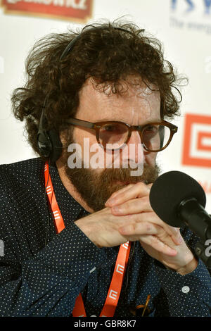 Karlovy Vary, Repubblica Ceca. 08 Luglio, 2016. Premiato sceneggiatore statunitense Charlie Kaufman partecipa a una conferenza stampa presso la cinquantunesima Karlovy Vary Film Festival Internazionale di Karlovy Vary, Repubblica Ceca, Luglio 8, 2016. © Slavomir Kubes/CTK foto/Alamy Live News Foto Stock